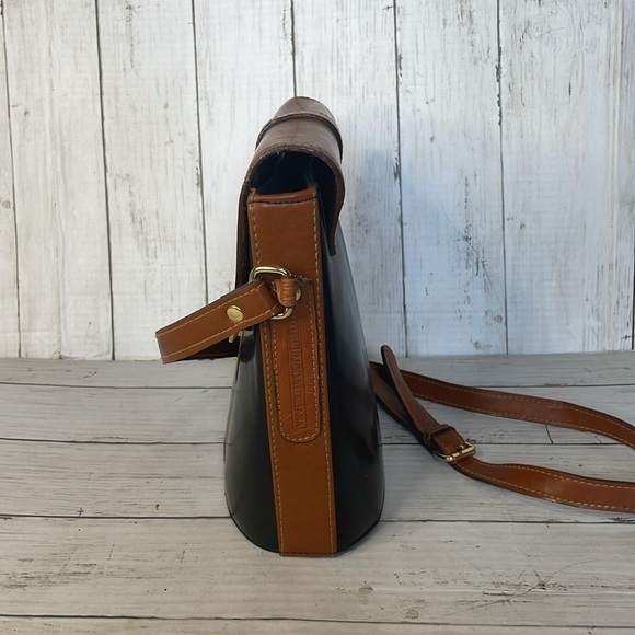 Vintage Moda Italiana Leather Black and Brown Turnlock Crossbody Bucket Bag - Picture 3 of 13